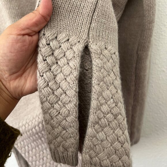 41 Hawthorn size Large Women’s sweater Knit Crochet - Picture 5 of 10